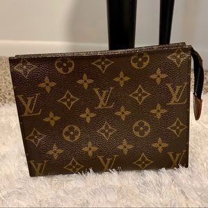 Louis Vuitton Toiletry 19